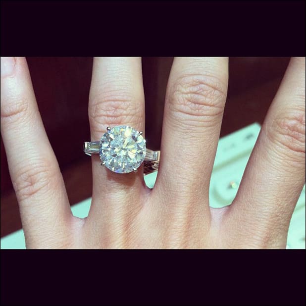 Ice ice baby Ladies, this is what 9cts looks like...LAWD